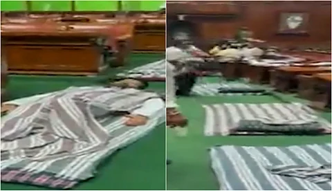 ബിജെപി മന്ത്രിയുടെ കാവിക്കൊടി പരാമര്ശം; രാജ്യദ്രോഹകുറ്റം ചുമത്തണമെന്ന് കോണ്ഗ്രസ്, സഭയില് കിടന്നുറങ്ങി പ്രതിഷേധം