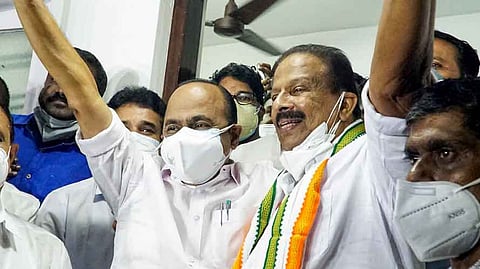 സതീശന്റെ വീട്ടില് ഗ്രൂപ്പ് യോഗം; പരിശോധിക്കാന് ആളെ വിട്ട് സുധാകരന്
