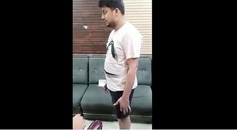 ഇവിഎം മാറ്റി സ്ഥാപിക്കുന്നുവെന്ന് ആരോപിച്ചതിന് യുപി പൊലീസിന്റെ മൂന്നാം മുറ; ഒടുവില് മാധ്യമപ്രവര്ത്തകന് ജാമ്യം