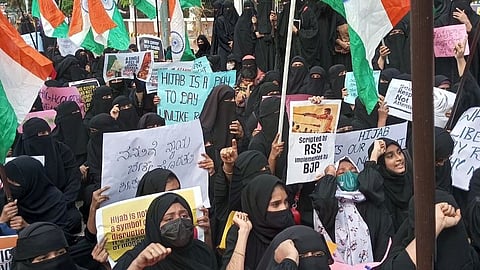 ഹിജാബ് ധരിച്ച് പരീക്ഷ എഴുതാന് അനുവദിച്ചു, കര്ണാടകയില് ഏഴ് അധ്യാപകര്ക്ക് സസ്പെന്ഷന്