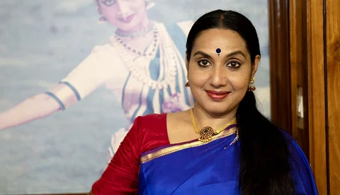 ജില്ലാ ജഡ്ജി ശബ്ദം ശല്യമെന്ന് കല്പ്പിച്ചാല് പരിപാടി നിര്ത്തണോ? ദുരനുഭവം പങ്കുവെച്ച് നര്ത്തകി നീന പ്രസാദ്