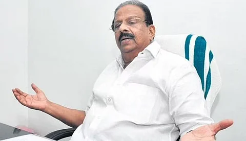 എകെജി സെന്റര് ആക്രമിച്ചതിന് പിന്നില് ജയരാജന്റെ ചെറിയ ബുദ്ധി; പ്രതിയാക്കിയാല് ബോംബെറിഞ്ഞവരെ പിടിക്കാമെന്ന് സുധാകരന്