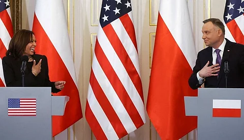 ഇതിലിത്ര ചിരിക്കാന് എന്തിരിക്കുന്നു? യുക്രൈന് വിഷയത്തില് പൊട്ടിച്ചിരിച്ച കമല ഹാരിസിന് വിമര്ശനം