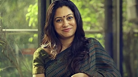 എല്ലാവരെയും സന്തോഷിപ്പിച്ച് പോരാട്ടം നടത്താൻ സാധിക്കില്ല, എന്നും അതിജീവിതക്കൊപ്പമെന്ന് അഞ്ജലി മേനോൻ