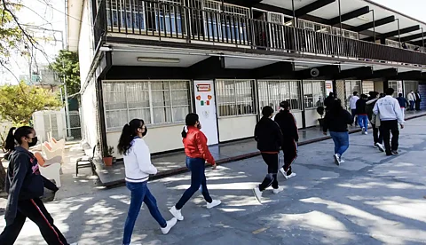 യുക്രൈൻ ഇന്ത്യൻ വിദ്യാർത്ഥികളെ മനുഷ്യകവചമാക്കുന്നുവെന്ന് റഷ്യ; നിഷേധിച്ച് ഇന്ത്യ