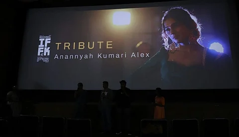 അവനോവിലോന അനന്യകുമാരിക്ക് സമര്പ്പിച്ച് ചലച്ചിത്ര അക്കാദമി