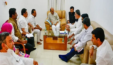 പോപുലര് ഫ്രണ്ടും എസ്ഡിപിഐയും നിരോധിക്കണമെന്ന് കര്ണാടകയിലെ കോണ്ഗ്രസ് നേതാക്കള്; മുഖ്യമന്ത്രിക്ക് നിവേദനം നല്കി