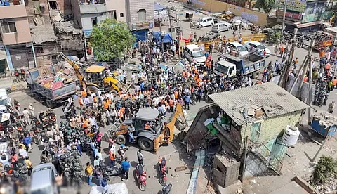 സുപ്രീം കോടതി ഉത്തരവ് മാനിക്കാതെ ജഹാംഗീര്പുരിയില് പൊളിക്കല് നടപടി, വീണ്ടും ഇടപെട്ട് ചീഫ് ജസ്റ്റിസ്