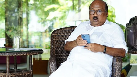 കോണ്ഗ്രസുകാരന് തന്നെ; തൃക്കാക്കരയില് ഇടത് പ്രചാരണത്തിന് ഇറങ്ങുമെന്ന് കെ.വി തോമസ്