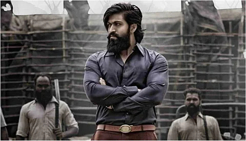 ബോക്സ് ഓഫീസില് തൂഫാനായി റോക്കി ഭായ്; 400 കോടി നേടി 'കെജിഎഫ് 2'