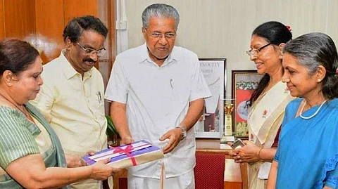 ജസ്റ്റിസ് ഹേമ കമ്മിഷൻ റിപ്പോർട്ട് പുറത്തുവിടണമെന്ന് വിവരാവകാശ കമ്മിഷൻ, വ്യക്തികളുടെ സ്വകാര്യതയിലേക്കു
കടക്കുന്നതാകരുത്