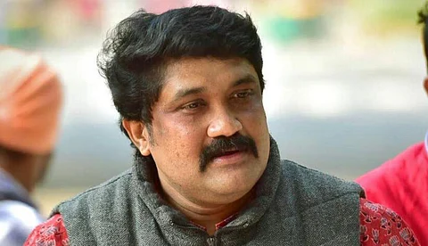 കേരള സര്വകലാശാല സമരക്കേസ്: എ എ റഹിമടക്കം 12 പേര്ക്ക് അറസ്റ്റ് വാറണ്ട്