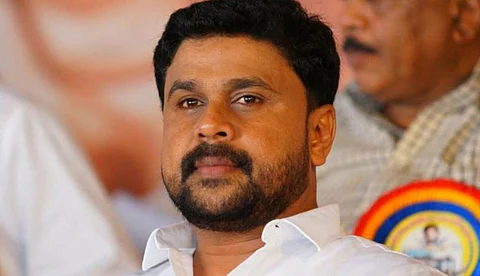 ദിലീപിന്റെ ഫോണിലെ 12 പേരുടെ സംഭാഷണങ്ങള് വീണ്ടെടുക്കാനാവാത്ത വിധം നശിപ്പിച്ചു, ദുരൂഹമെന്ന് പൊലീസ്