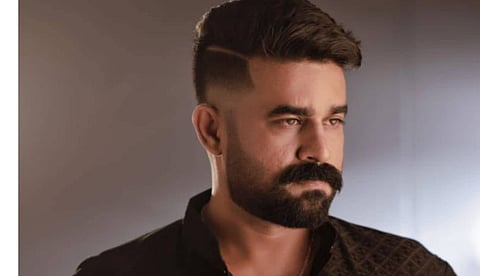 വിജയ് ബാബുവിനെതിരായ ബലാത്സംഗ കേസ്; ഗുരുതരമായ വകുപ്പുകള് ചുമത്തി, അറസ്റ്റിന് നീക്കം