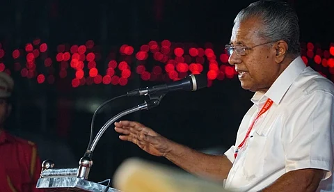 സില്വര് ലൈന് പദ്ധതി നടപ്പാക്കും; പാര്ട്ടി കോണ്ഗ്രസ് വേദിയില് മുഖ്യമന്ത്രി