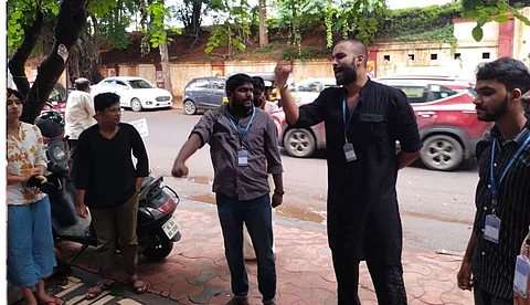 പഠനത്തിന് അടിസ്ഥാന സൗകര്യങ്ങളില്ല; തിരുവനന്തപുരം പ്രസ് ക്ലബ്ബിനെതിരെ വിദ്യാര്ത്ഥികള് സമരത്തില്