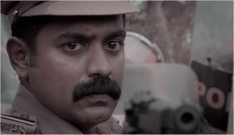 അവന്റെ കാലില് പോലുമല്ല, നെഞ്ചിലാ ഞാന് ഷൂട്ട് ചെയ്തത്: 'കുറ്റവും ശിക്ഷയും' ടീസര്