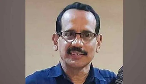 പോക്സോ കേസ്; മലപ്പുറത്ത് മുന് അദ്ധ്യാപകന് കെ.വി ശശികുമാര് റിമാന്ഡില്