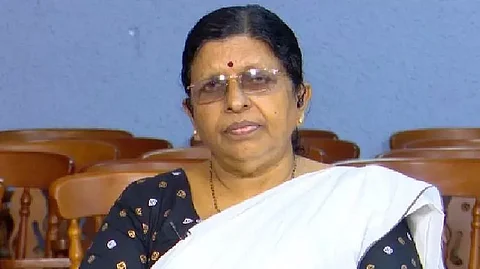 'പരിഷ്കൃത സമൂഹത്തിന് യോജിച്ചതല്ല'; സമസ്തയുടെ പെണ് വിലക്കിനെ അപലപിച്ച് വനിതാ കമ്മിഷന്