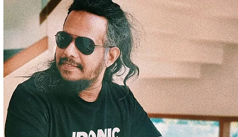 'കുട്ടികളുടെ കയ്യില് വാളല്ല പുസ്തകം വെച്ചുകൊടുക്കെടോ'; വിഎച്ച്പി റാലിക്കെതിരെ ഹരീഷ് ശിവരാമകൃഷ്ണന്