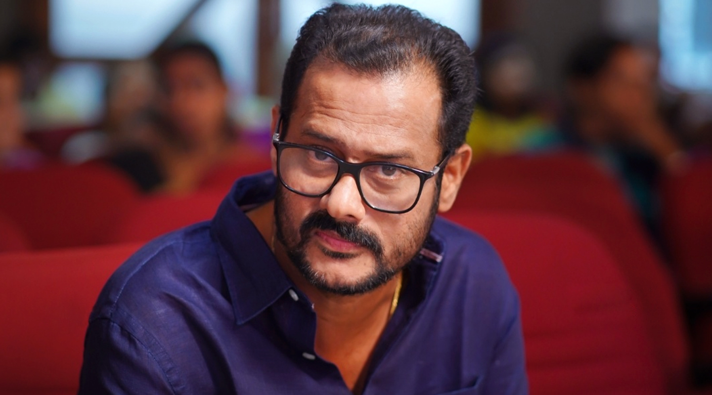 മോഹന്ലാലിന്റെ മുണ്ടുമടക്കിക്കുത്തല് നിര്ത്താറായില്ലേ എന്ന് രഞ്ജിത്തിനോട് ചോദിച്ചിരുന്നു: എം പത്മകുമാര്