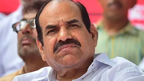 ഈ സന്ദര്ഭത്തില് പരാതി വന്നത് ദുരൂഹം; പരാതിയുണ്ടെങ്കില് അതിജീവിത നേരത്തെ കോടതിയെ അറിയിക്കേണ്ടേ എന്ന് കോടിയേരി