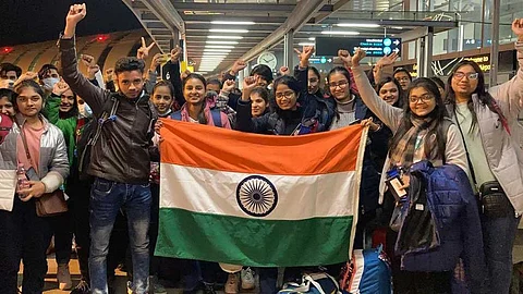 യുക്രൈനില് നിന്ന് മടങ്ങിയ മെഡിക്കല് വിദ്യാര്ഥികള് അനിശ്ചിതത്വത്തില് ; ഇന്ത്യയില് തുടര് പഠനം നടത്താനാവില്ലെന്ന് കേന്ദ്രം