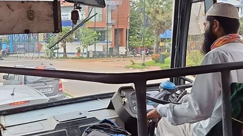 കെഎസ്ആര്ടിസി ഡ്രൈവര് യൂണിഫോമിലായിരുന്നു; മതപരമായ വസ്ത്രം ധരിച്ച് വണ്ടിയോടിച്ചുവെന്നത് വ്യാജപ്രചരണം