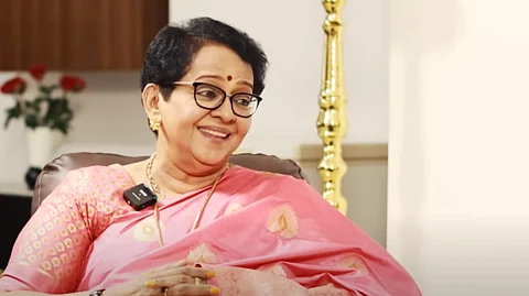 'ഒരു മാസം ദ്രോഹിച്ചിട്ടും പിന്നെയും ഒറ്റയ്ക്ക് അവിടെ എന്തിന് പോയി'; വിജയ് ബാബു കേസില് അതിജീവിതയ്ക്കെതിരെ മല്ലികാ സുകുമാരന്