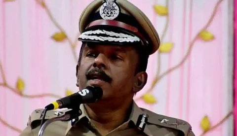 ഷാജ് കിരണുമായി സംസാരിച്ചെന്ന ആരോപണം; എം.ആര് അജിത് കുമാറിനെ വിജിലന്സ് ഡയറക്ടര് സ്ഥാനത്ത് നിന്ന് നീക്കി