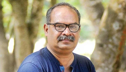 സുരാജിന്റെ ഭാര്യയായിട്ട് അഭിനയിക്കാന് ഡബ്ല്യുസിസിയില് നിന്ന് ആരെയും കിട്ടിയില്ല; പരിഹസിച്ച് അലന്സിയര്