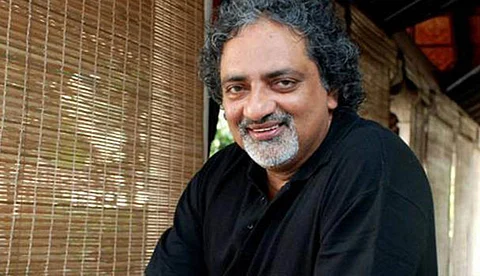 'കമ്യൂണിസത്തെ മയക്കുന്ന മദമാണ് ഇപ്പോള് കറുപ്പ്'; കറുത്ത മാസ്ക് നിരോധനത്തില് പരിഹാസവുമായി ജോയ് മാത്യു