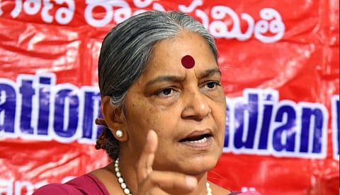 'മോദിക്കും അമിത് ഷായ്ക്കും ഭയപ്പെടുത്താന് കഴിഞ്ഞിട്ടില്ല, കേരളമാണ് രാഷ്ട്രീയ തട്ടകം'; എം.എം മണിക്കെതിരെ ആനി രാജ