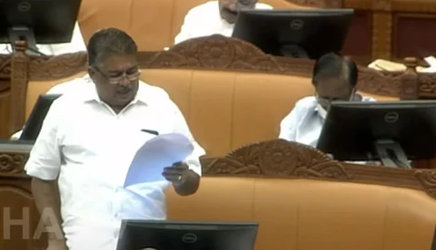 ഭരണഘടനയ്ക്ക് എതിരായി പറയാന് ഉദ്ദേശിച്ചിട്ടില്ല, ഭരണകൂടത്തെയാണ് വിമര്ശിച്ചത്; വിശദീകരണവുമായി സജി ചെറിയാന്