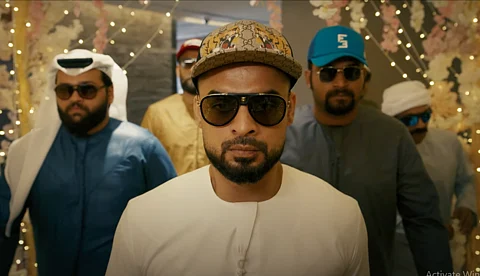 'അടി തിരിച്ചടി കൂട്ടയടി' ; പൊളിച്ചടുക്കി ടൊവിനോയുടെ തല്ലുമാല ട്രെയിലര്