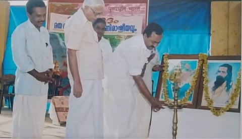 ആര്.എസ്.എസ് വേദിയില് പങ്കെടുക്കുന്ന ചിത്രം പുറത്തുവിട്ടു, വോട്ട് കിട്ടാന് കൂടിക്കാഴ്ച നടത്തി; വിഡി സതീശനെതിരെ ബിജെപി