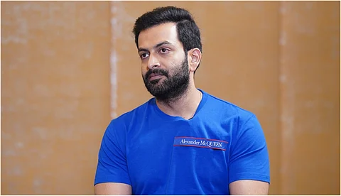 'പാര്ലമെന്റില് മിനിസ്റ്ററെ വെടിവെച്ച് കൊല്ലുന്ന കെജിഎഫ് ഇവിടെ സൂപ്പര് ഹിറ്റാണ്, പിന്നെയാണോ നാല് പൊലീസുകാരനെ തല്ലുന്ന കുറുവാച്ചന്'