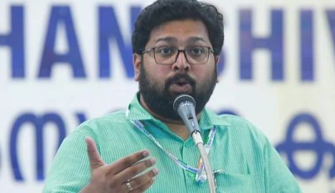 'പരാജയപ്പെട്ടത് ഇ.പി, മാസ്റ്റർ ബ്രെയിൻ മുഖ്യമന്ത്രി'; ഇ.പി ജയരാജനെതിരെ കേസെടുക്കാനുള്ള ഉത്തരവിലൂടെ സത്യം പുറത്തുവരുന്നെന്ന് ശബരിനാഥൻ