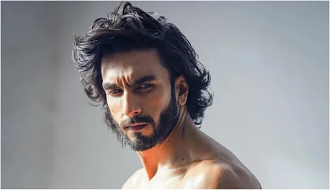 'സ്ത്രീകളുടെ വികാരത്തെ വ്രണപ്പെടുത്തി'; ന്യൂഡ് ഫോട്ടോഷൂട്ടിന് രണ്വീര് സിംഗിനെതിരെ പരാതി