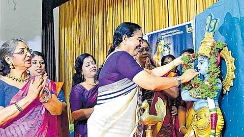 'കേരളത്തിലെ ശിശുപരിപാലനം മോശം' ; ആര്എസ്എസ് വേദിയില് സിപിഐഎം മേയര്