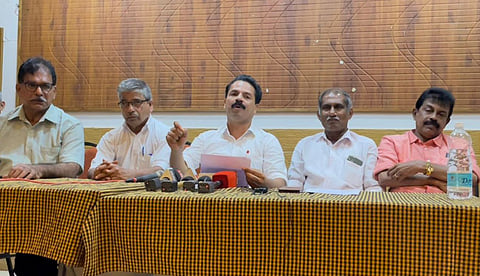 ഖനന വ്യവസായം അടച്ച് പൂട്ടി അദാനിക്ക് നല്കാനുള്ള ശ്രമം നടക്കുന്നു; ചെറുകിട ക്വാറി അസോസിയേഷന്
