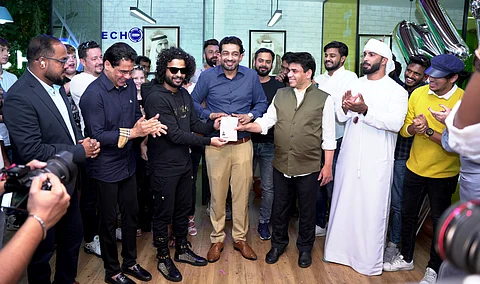 നീരജ് മാധവിന് യുഎ ഇ ഗോൾഡൻ വിസ