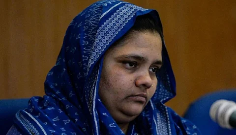 ബില്ക്കിസ് ബാനു ബലാത്സംഗ കേസ്: 11 പ്രതികളെ വിട്ടയച്ചതിനെതിരെ സുപ്രീം കോടതിയില് ഹര്ജി