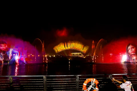 ദുബായ് ഫൗണ്ടേനില് തെളിഞ്ഞു 'തല്ലുമാല' ആഘോഷമാക്കി ആരാധകർ