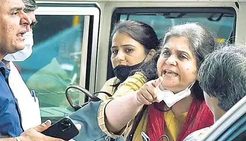 എന്താണ് കുറ്റപത്രം ഫയല് ചെയ്യാത്തത്? ടീസ്റ്റ സെതള്വാദ് കേസില് ഗുജറാത്തിന് സുപ്രിംകോടതിയുടെ രൂക്ഷ വിമര്ശനം