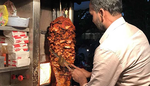 ഷവര്മ തയ്യാറാക്കാന് ലൈസന്സ് നിര്ബന്ധം; ഇല്ലെങ്കില് 5 ലക്ഷം പിഴ, 6 മാസം തടവ്