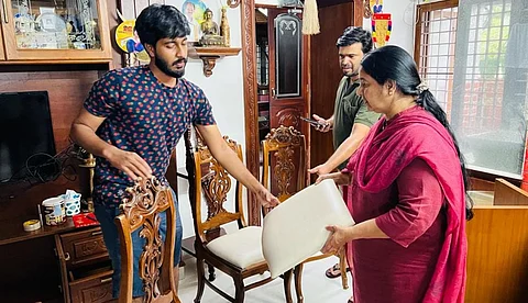 പൊലീസ് പൊക്കി എന്ന് പറയുന്ന മകന് വെള്ളം കയറിയ വീട് വൃത്തിയാക്കുയാണ്; മകന് ലഹരിക്ക് അടിമയെന്ന പ്രചരണത്തിനെതിരെ ഉമ തോമസ്