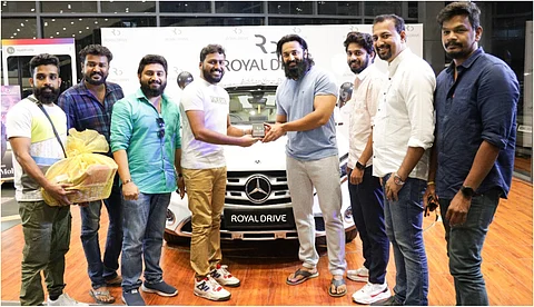 മേപ്പടിയാന് സംവിധായകന് ഉണ്ണി മുകുന്ദന് വക ബെന്സ് ജി ക്ലാസ്, 'സമ്മാനമല്ല അര്ഹിക്കുന്നത്'