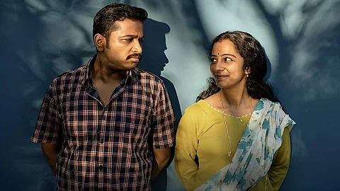 വീടുകളിൽക്കൂടി വിജയിക്കേണ്ട ജയ ജയ ജയ ജയ ഹേ