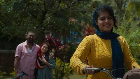 സ്വപ്നങ്ങള് തുന്നിക്കെട്ടി ബഷീറും ആമിറയുമെത്തുന്നു; 'ഡിയര് വാപ്പി'യിലെ ആദ്യ ഗാനം പുറത്ത്